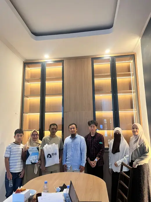 Akad di kantor RHI Build bersama klien RHI Build