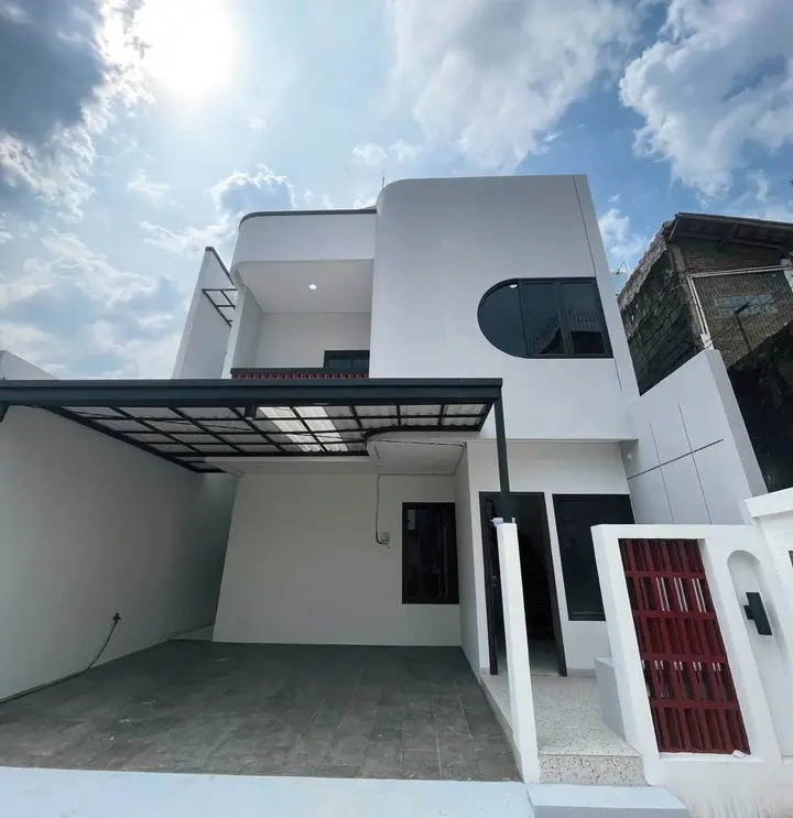 Rumah dua lantai yang dibangun RHI Build dari lahan kosong